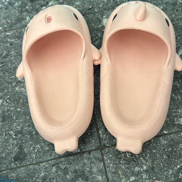 Unisex pink shark slippers/slides/sandals. Thick EVA. Size 40-41. - Picture 3 of 5